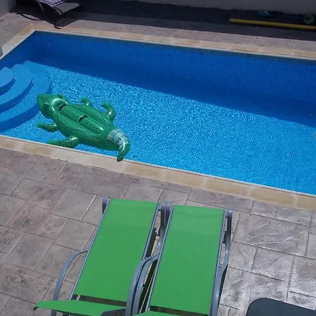 Hart * Protaras